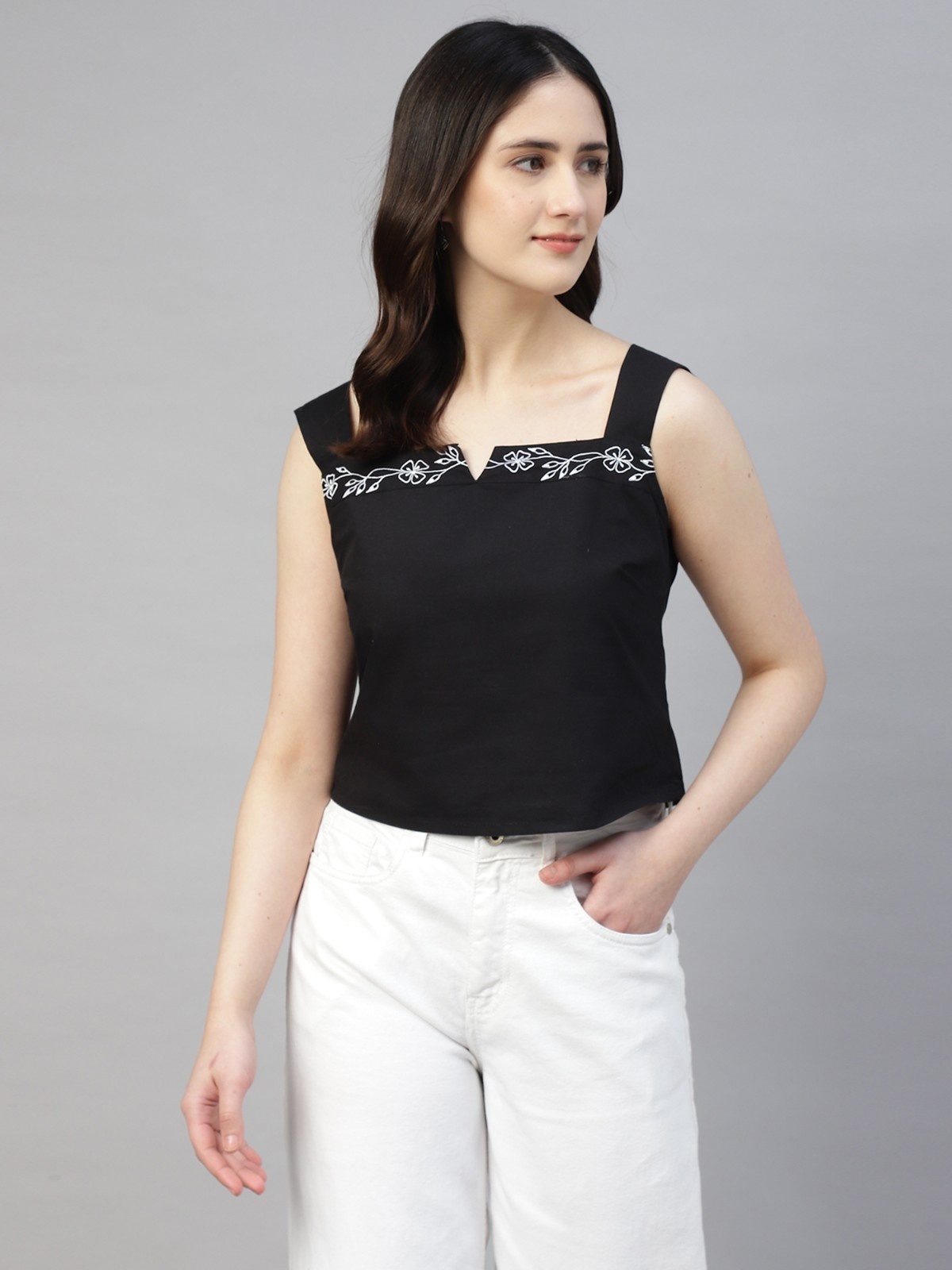 BLACK POPLIN EMBROIDERED SWEARTHEART NECK TOP